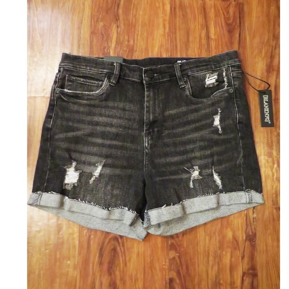 NWT Blank NYC The Fulton Roll Up Shorts Size 30 Black - Picture 3 of 9